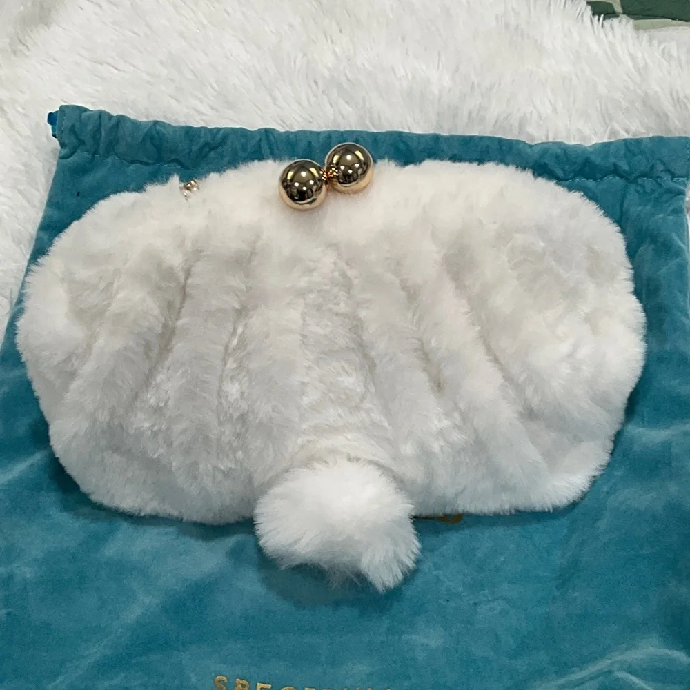 Disney  White and Gold Fur Accessory